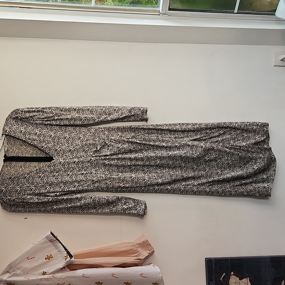 Dresses & Skirts - Dress